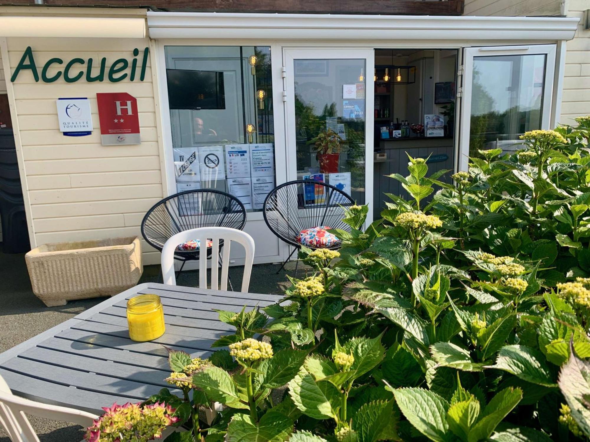 Brit Hotel Lannion-Perros Guirec Exteriér fotografie